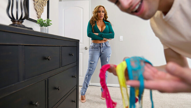 Moms Boy Toy - Richelle Ryan - Moms Panties - S1:E2 / 30.05.2022