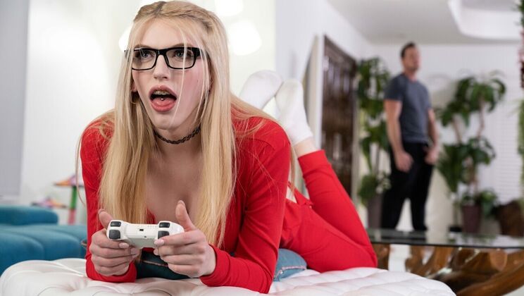 Trans Angels - Tony Orlando - Pierce Paris - Izzy Wilde - Gamer Girl Gets Creampied / 02.03.2022